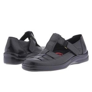 Naturalizer Black Leather Flats